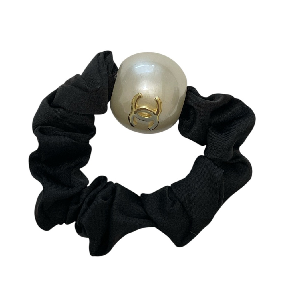 Chanel Beauté Black Scrunchie Faux Pearl Gold CC Accent GWP NIB - Picture 5 of 8